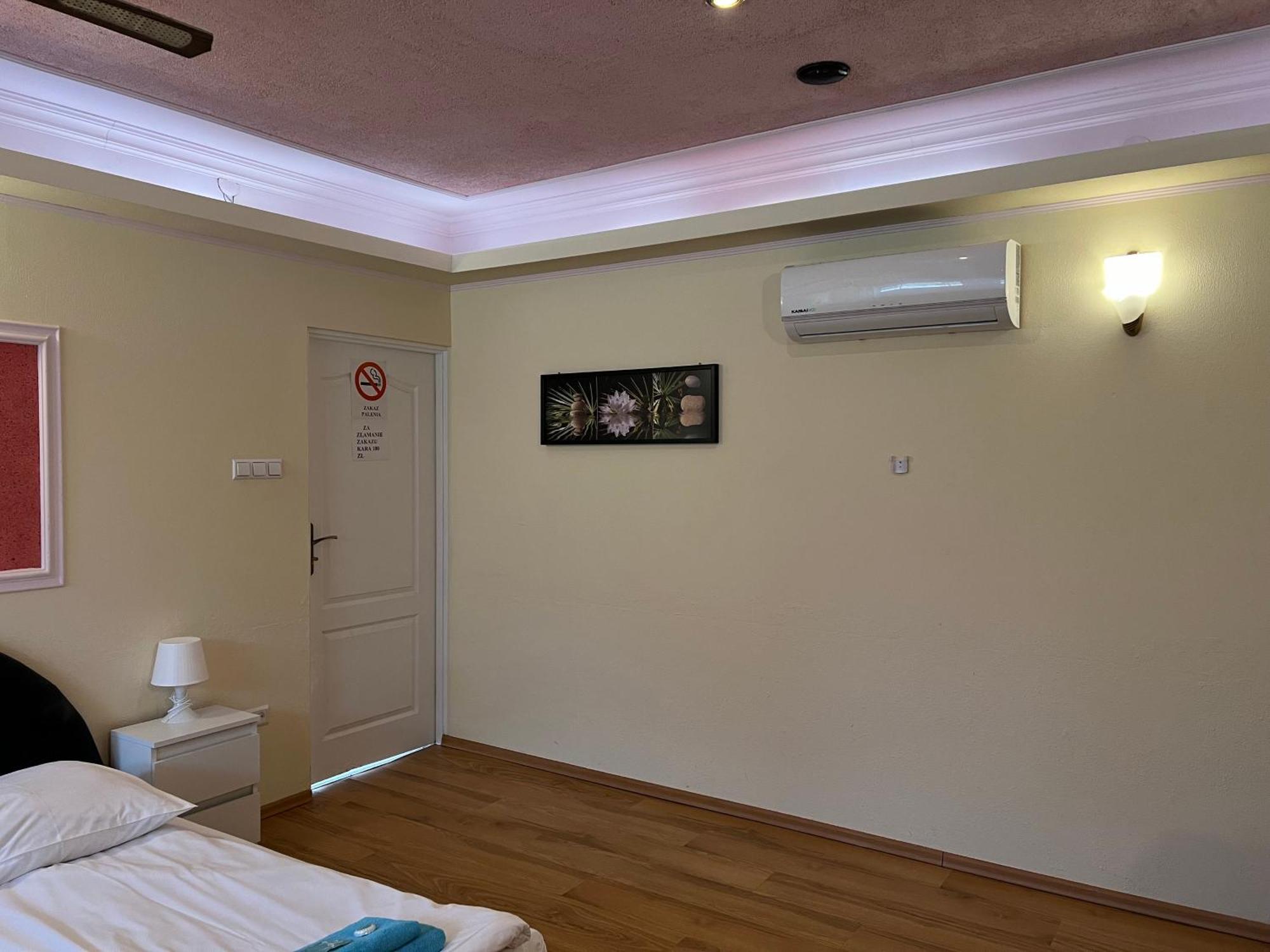 Etna - Hostel -Noclegi เชชูฟ ภายนอก รูปภาพ