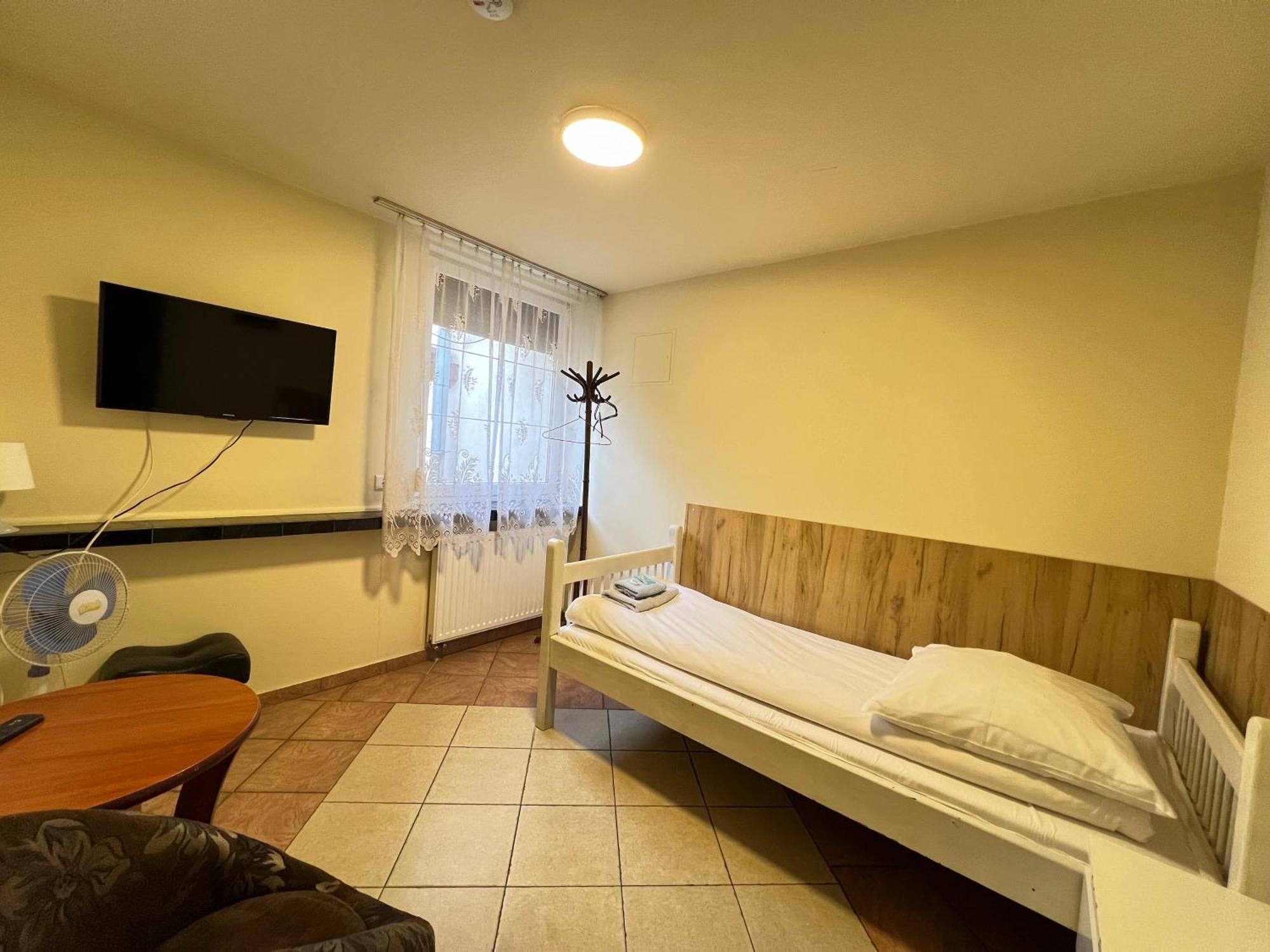 Etna - Hostel -Noclegi เชชูฟ ภายนอก รูปภาพ
