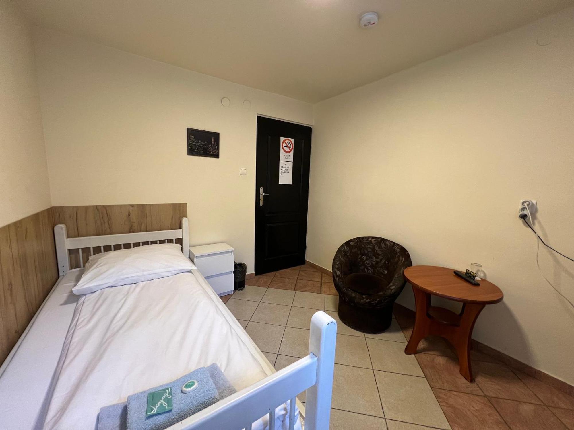 Etna - Hostel -Noclegi เชชูฟ ภายนอก รูปภาพ
