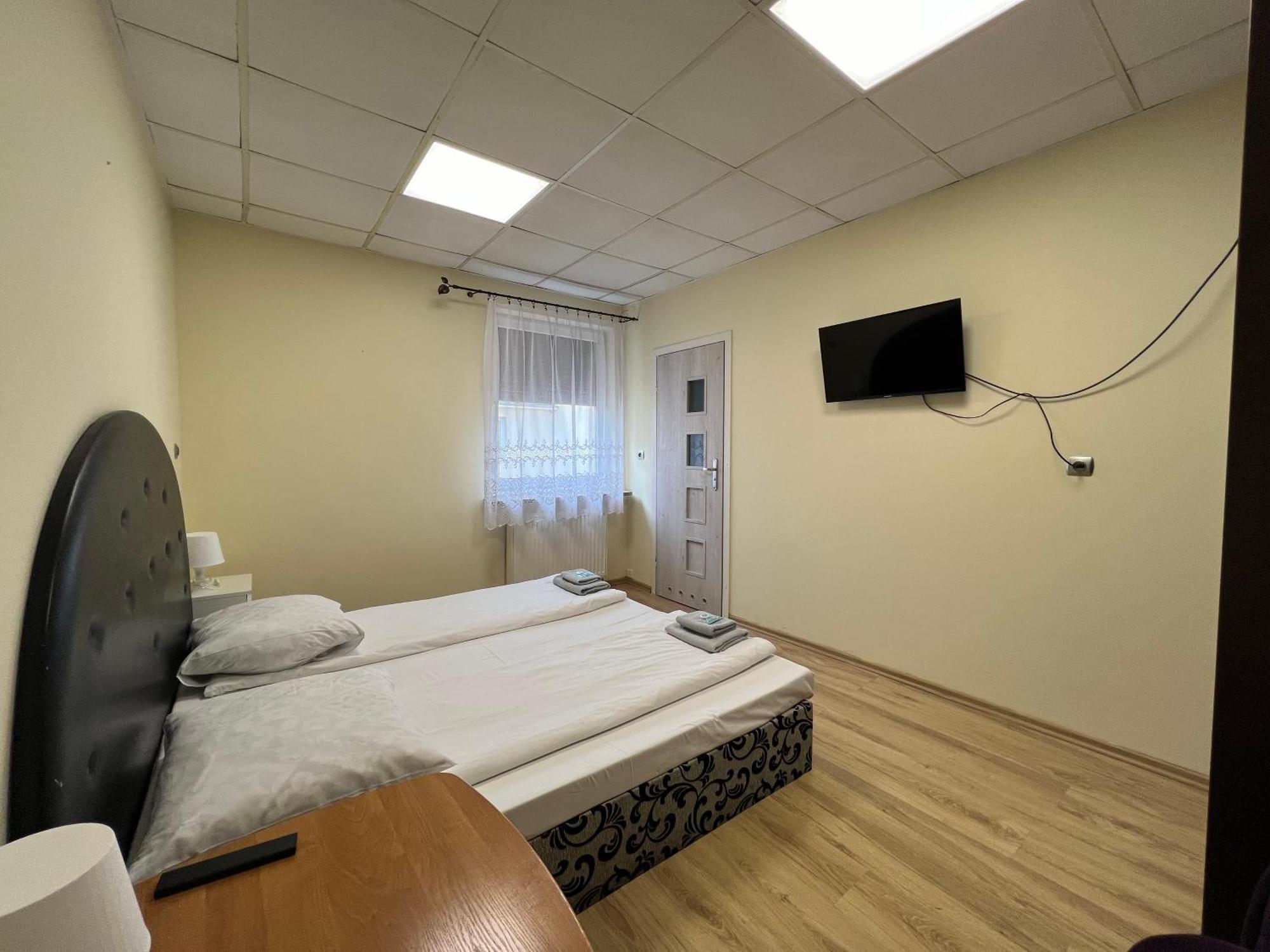 Etna - Hostel -Noclegi เชชูฟ ภายนอก รูปภาพ