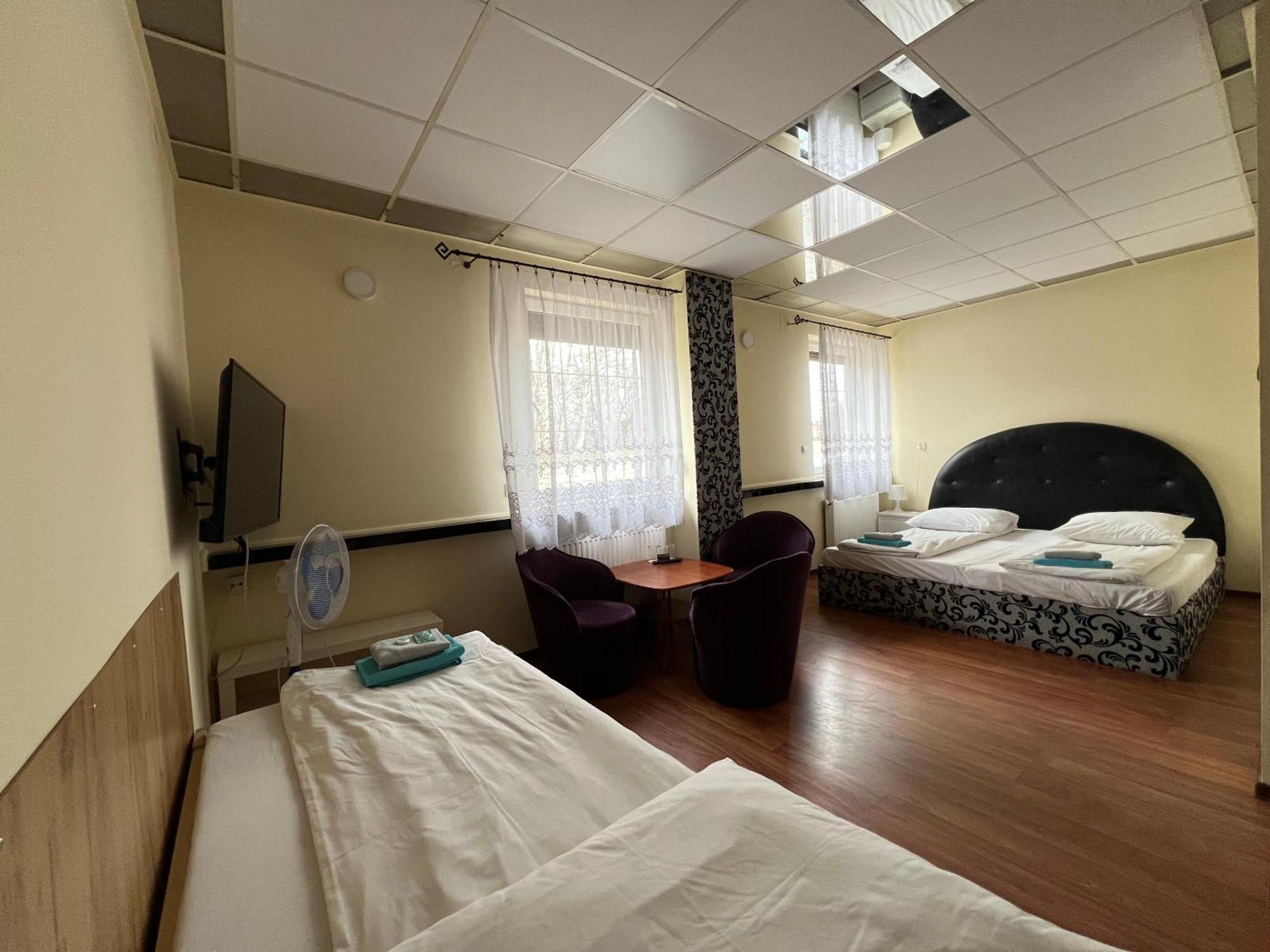 Etna - Hostel -Noclegi เชชูฟ ภายนอก รูปภาพ