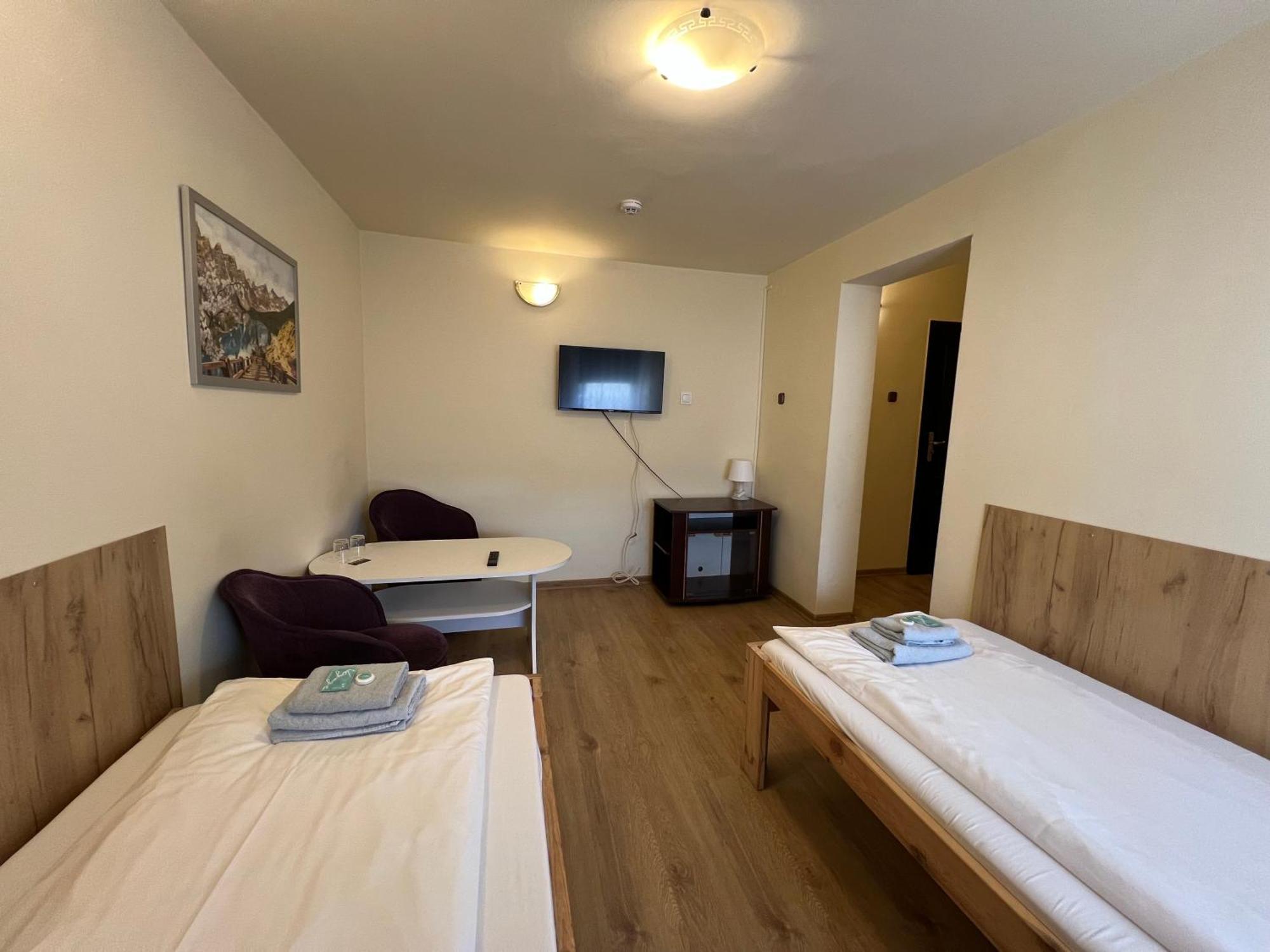Etna - Hostel -Noclegi เชชูฟ ภายนอก รูปภาพ