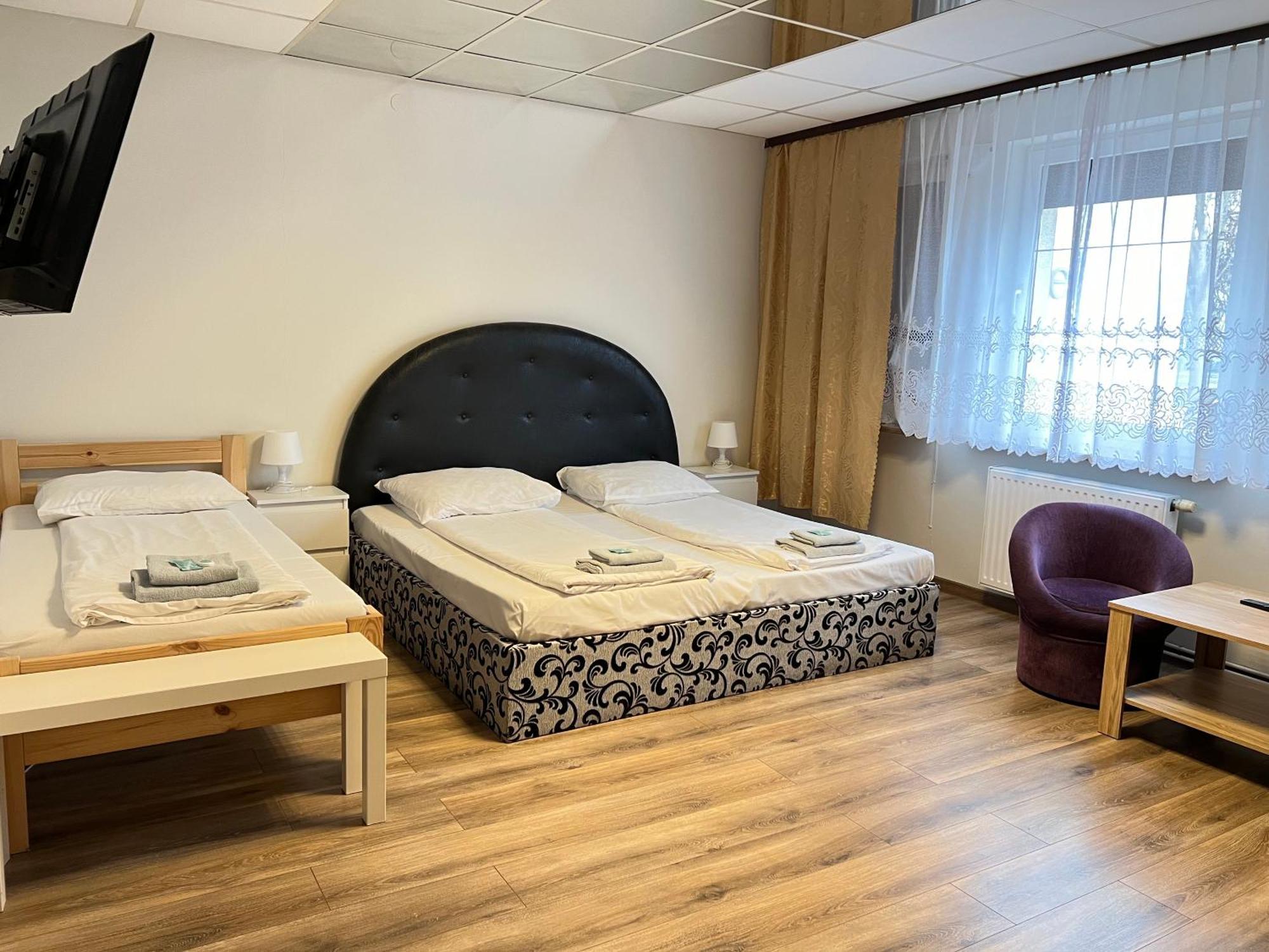 Etna - Hostel -Noclegi เชชูฟ ภายนอก รูปภาพ