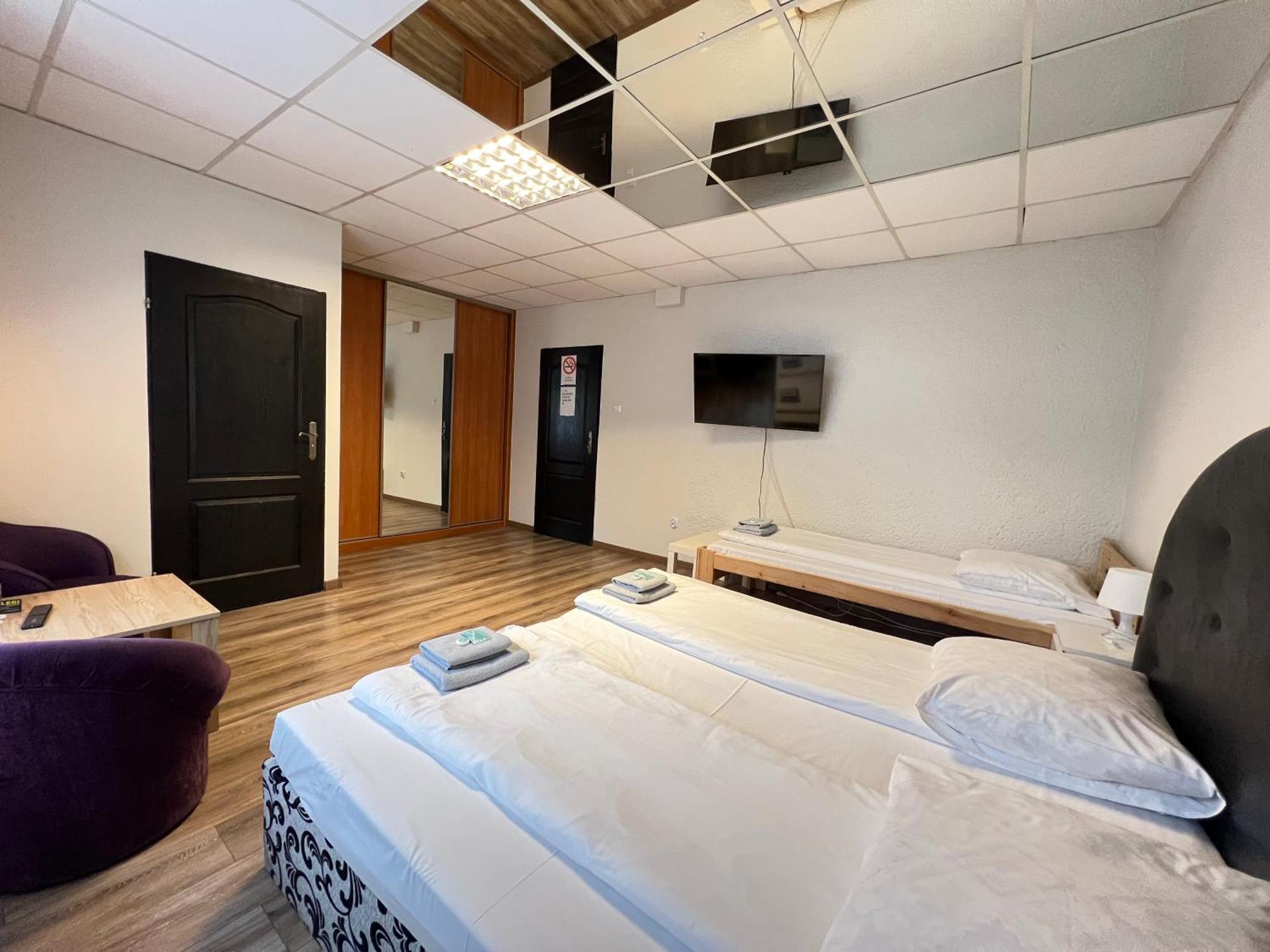 Etna - Hostel -Noclegi เชชูฟ ภายนอก รูปภาพ
