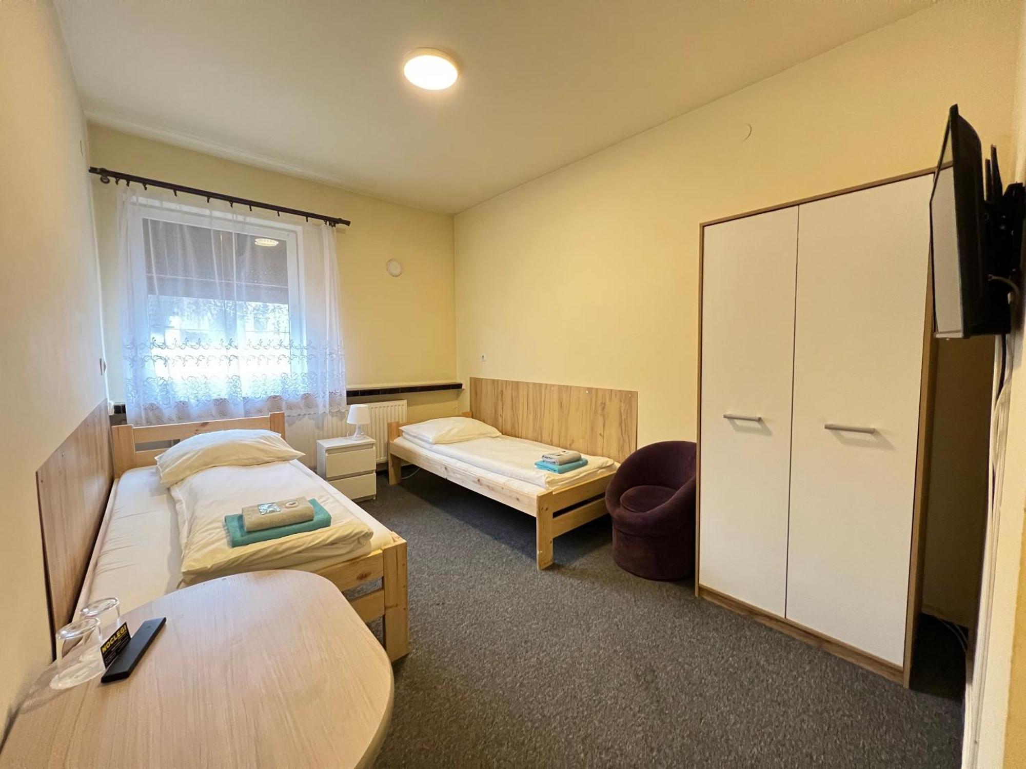 Etna - Hostel -Noclegi เชชูฟ ภายนอก รูปภาพ
