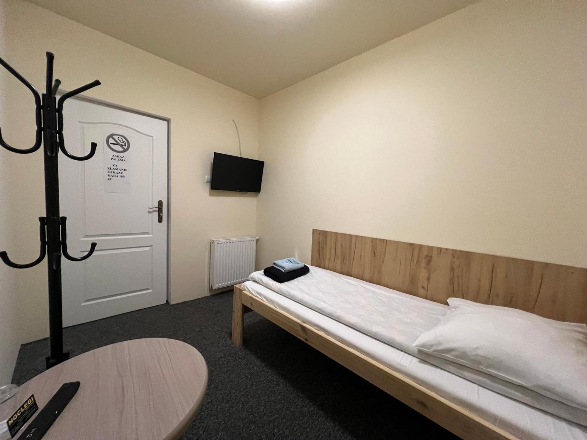 Etna - Hostel -Noclegi เชชูฟ ภายนอก รูปภาพ