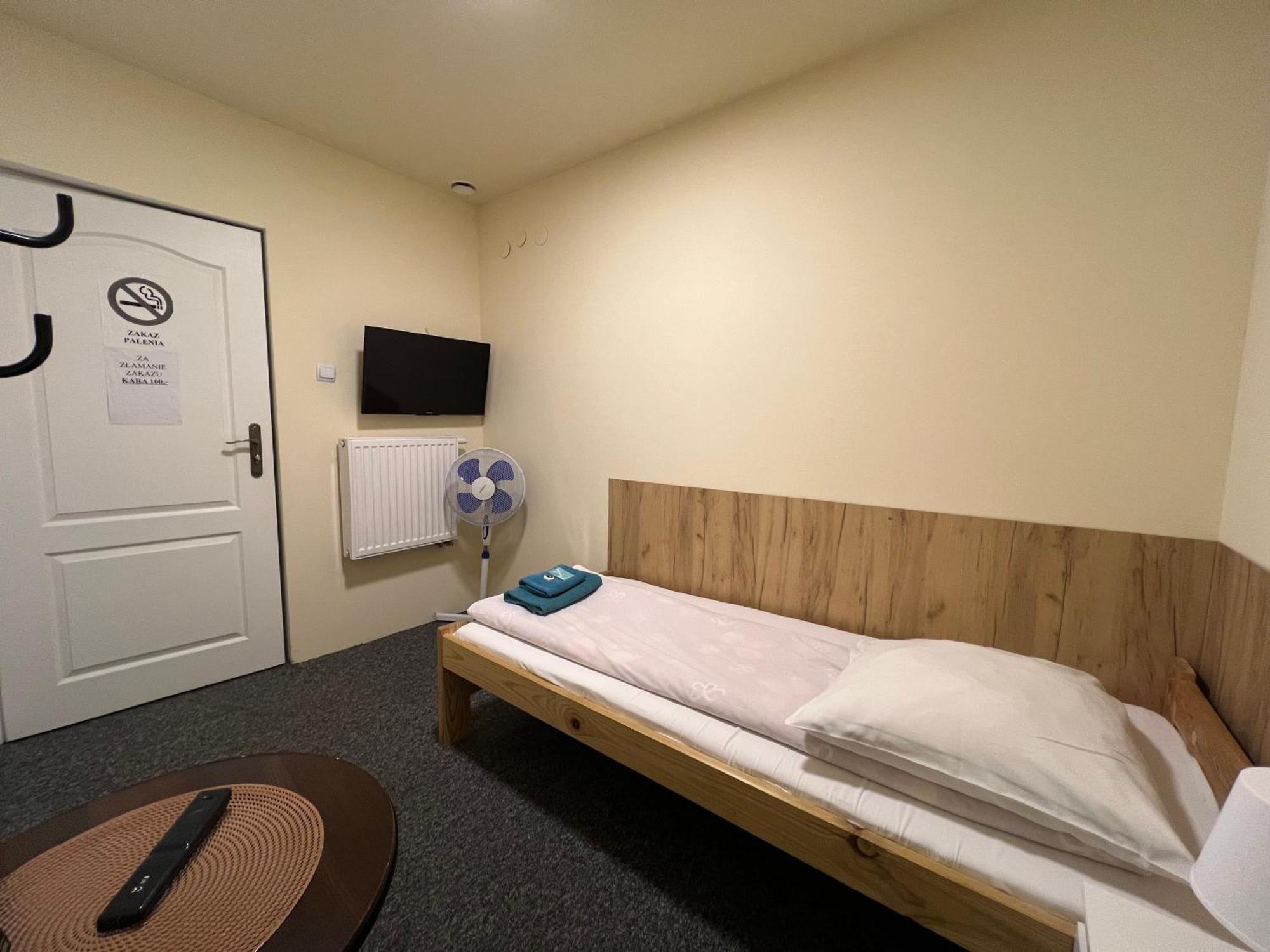 Etna - Hostel -Noclegi เชชูฟ ภายนอก รูปภาพ