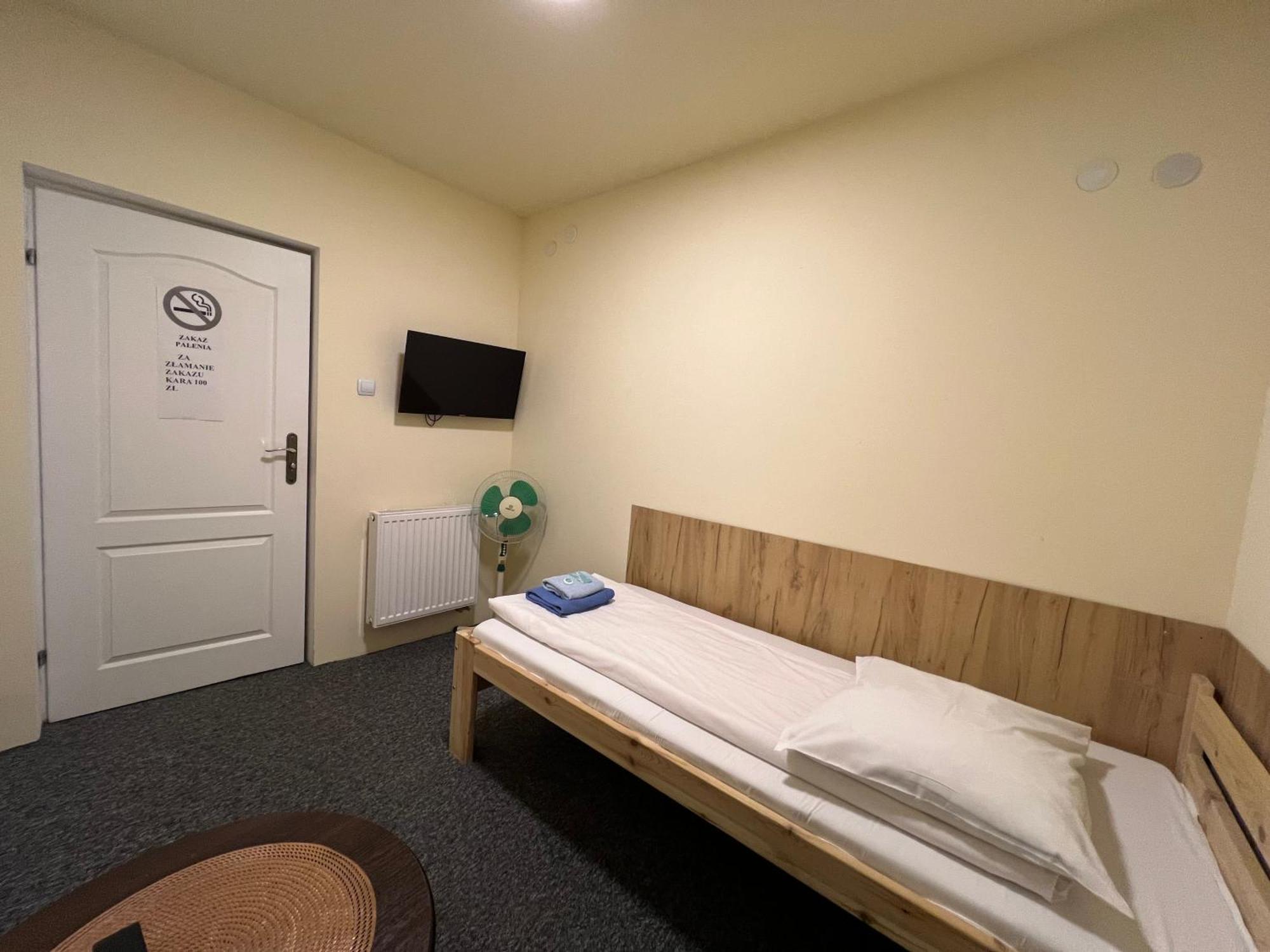 Etna - Hostel -Noclegi เชชูฟ ภายนอก รูปภาพ
