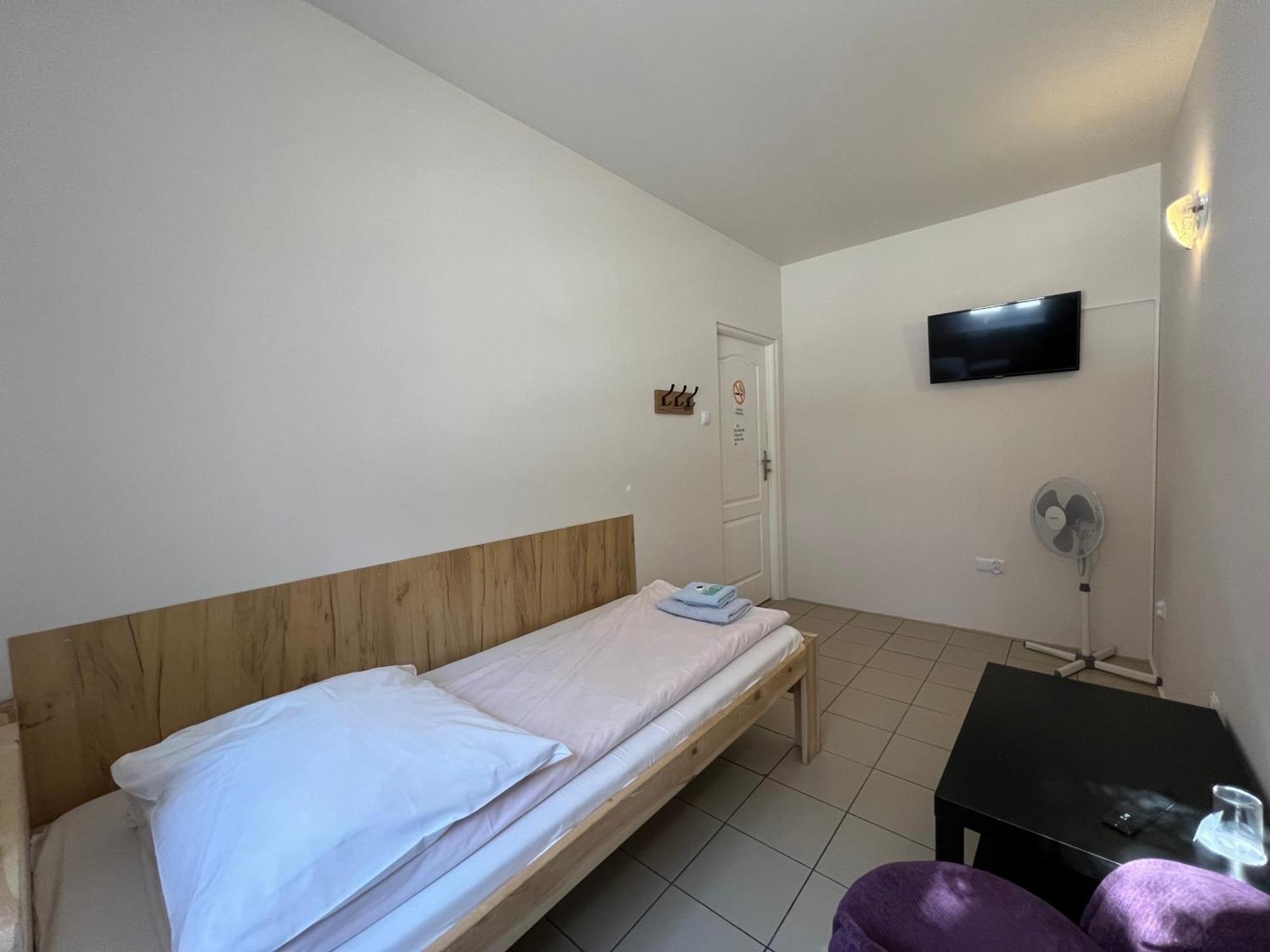 Etna - Hostel -Noclegi เชชูฟ ภายนอก รูปภาพ
