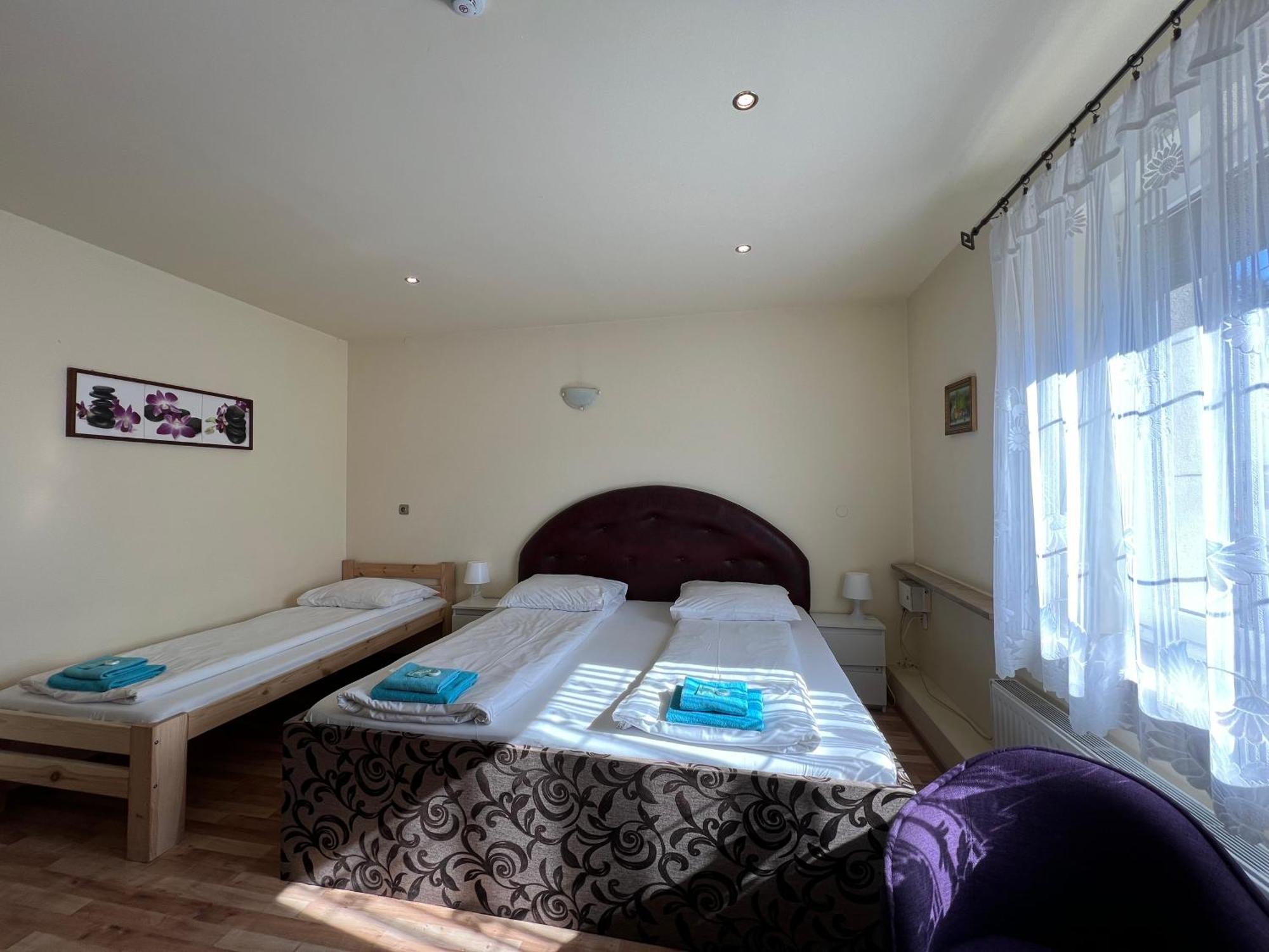 Etna - Hostel -Noclegi เชชูฟ ภายนอก รูปภาพ