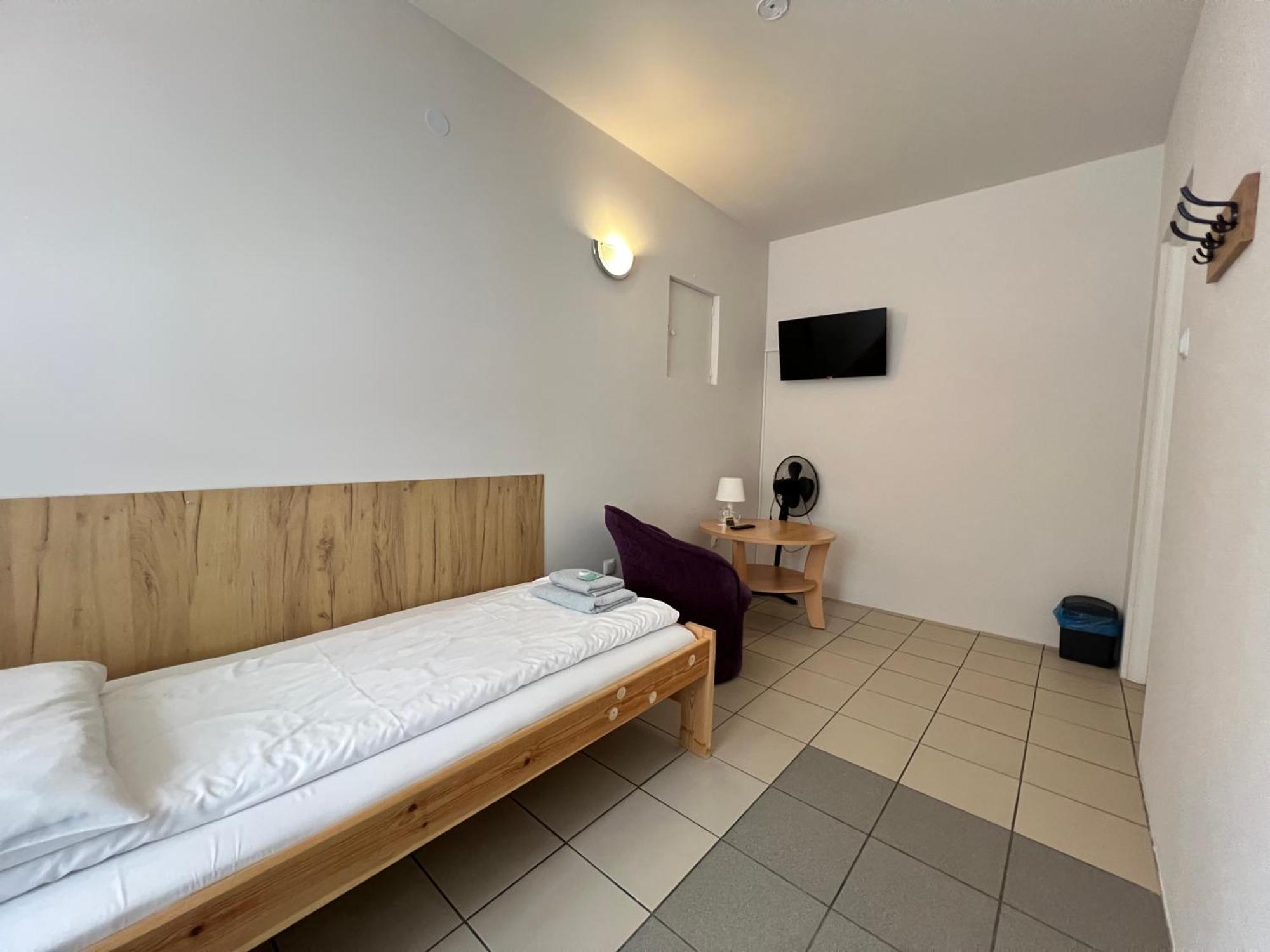 Etna - Hostel -Noclegi เชชูฟ ภายนอก รูปภาพ