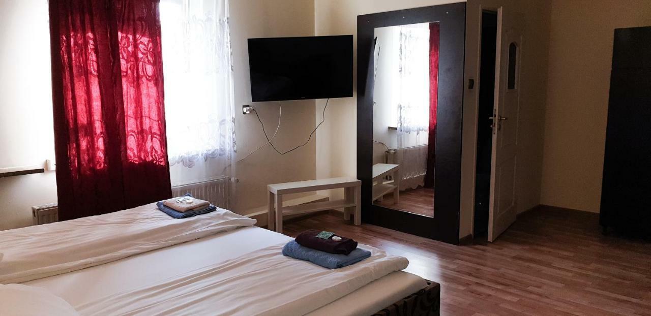 Etna - Hostel -Noclegi เชชูฟ ภายนอก รูปภาพ