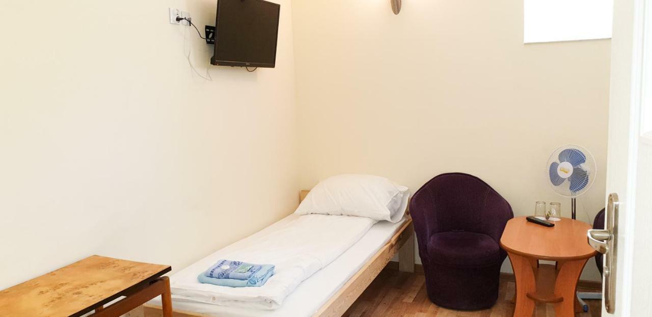 Etna - Hostel -Noclegi เชชูฟ ภายนอก รูปภาพ