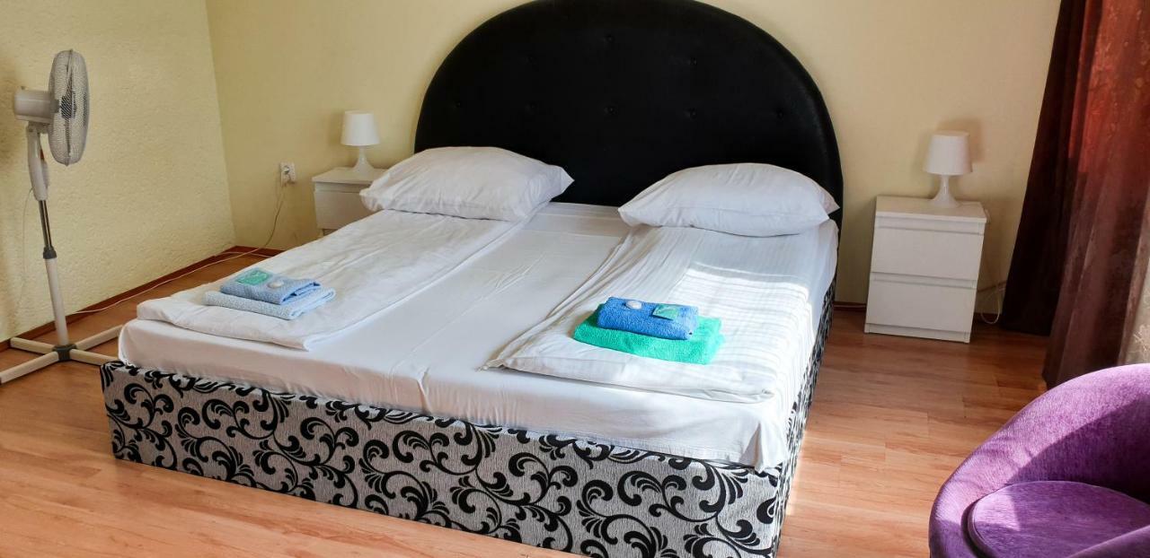Etna - Hostel -Noclegi เชชูฟ ภายนอก รูปภาพ